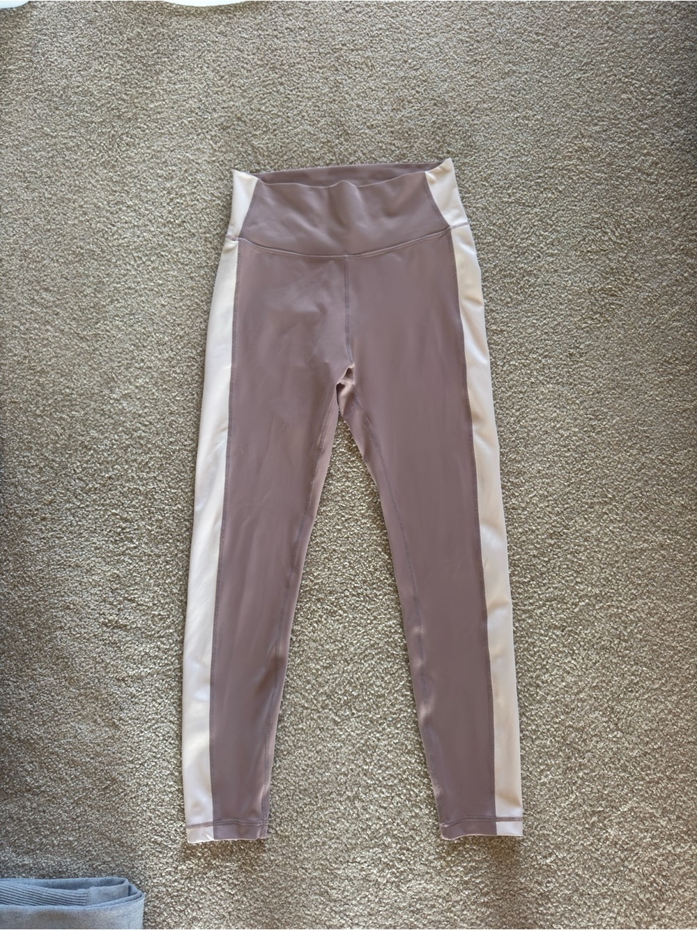 Allfenix High-Waist Colorblock Leggings in Mauve & Cream